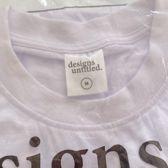 Designs Untitled The Original Untitled Extra Fresh Print tee, Size M, NWT - Picture 3 of 5